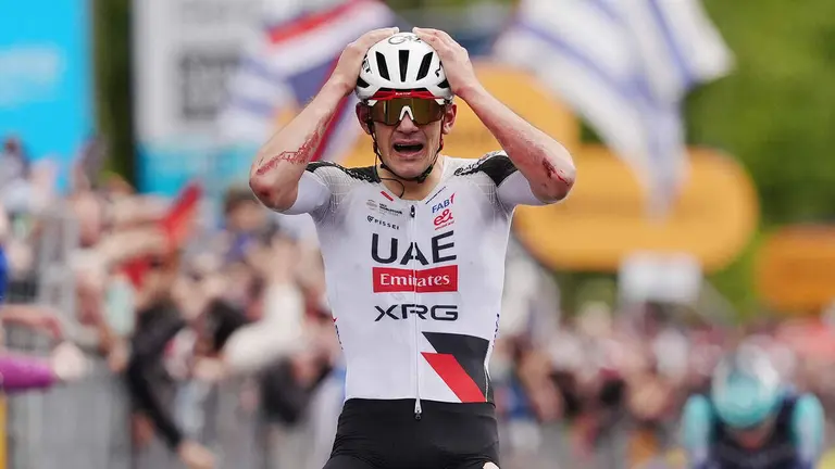 Igor Arrieta celebra su victoria de etapa en el Giro de Italia. Europa Press.