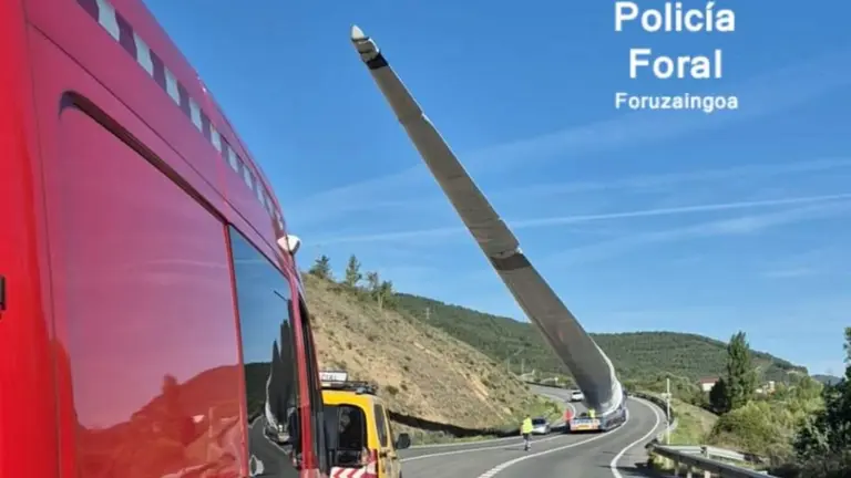 Imagen del transporte especial. POLIC&Iacute;A FORAL