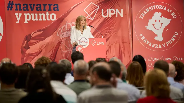 La presidenta de UPN, Cristina Ibarrola, interviene en la asamblea general anual de afiliados del partido. PABLO LASAOSA