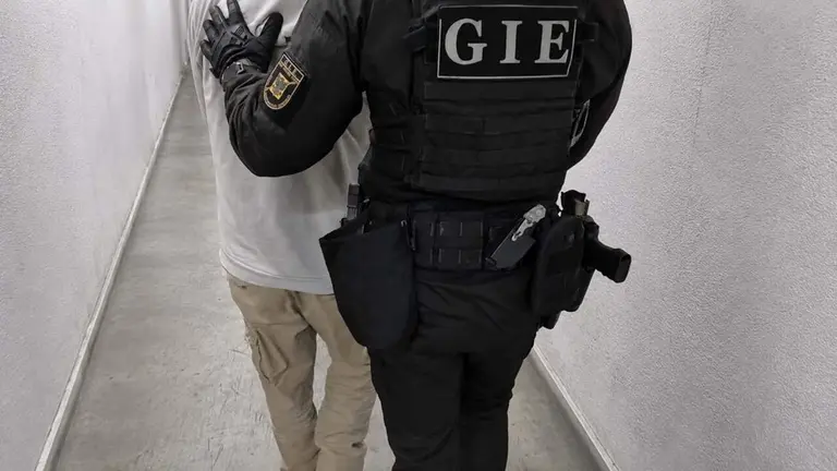 Conducci&oacute;n del detenido al Palacio de Justicia