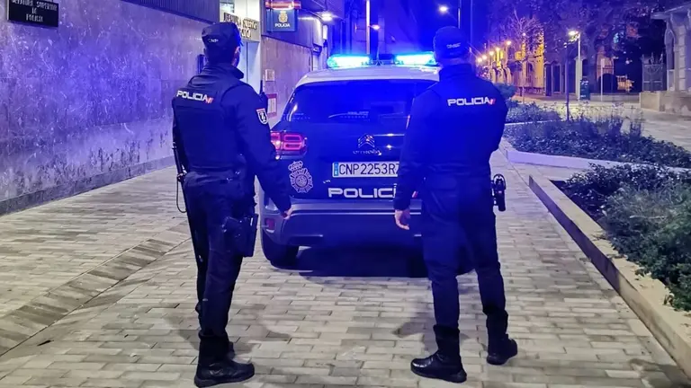 Dos agentes de la Polic&iacute;a Nacional. SUP NAVARRA