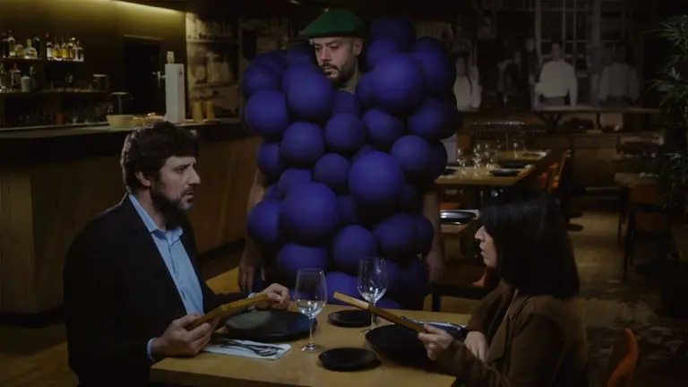 Fotograma de un v&iacute;deo de la campa&ntilde;a 'Pide con orgullo, pide Vinos D.O. Navarra'. CEDIDA