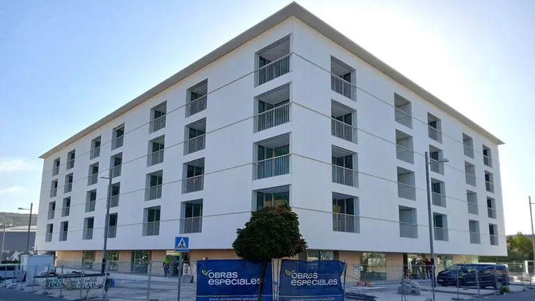 Edificio en construcci&oacute;n en Mutilva. CEDIDA