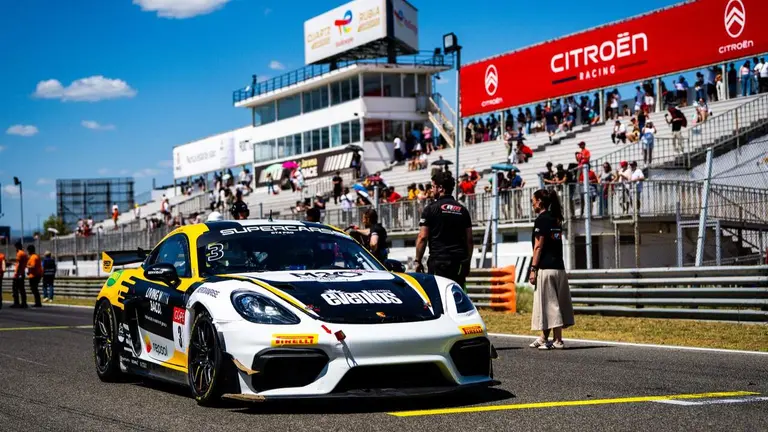 Veh&iacute;culo del navarro Zunzarren en la competici&oacute;n Iberian Supercars. CEDIDA