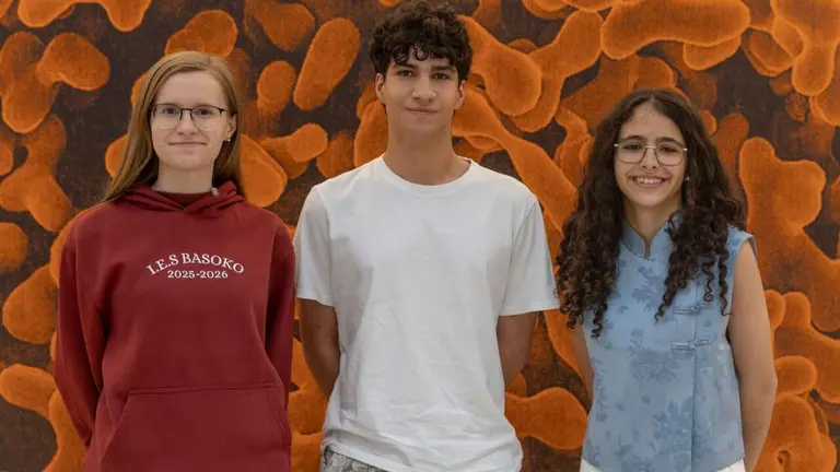 Laura Morat&oacute;, Diego Tirado y Matilde Ayabar /Manuel Castells. UNIVERSIDAD DE NAVARRA