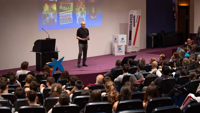 Celebraci&oacute;n del encuentro con j&oacute;venes en el Colegio de M&eacute;dicos de Navarra. CAIXABANK