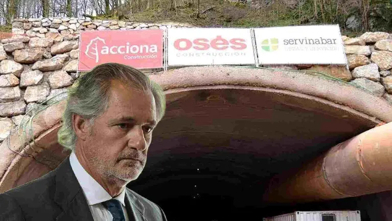 Fotomontaje de Jos&eacute; Manuel Entrecanales ante la boca del t&uacute;nel de Belate.