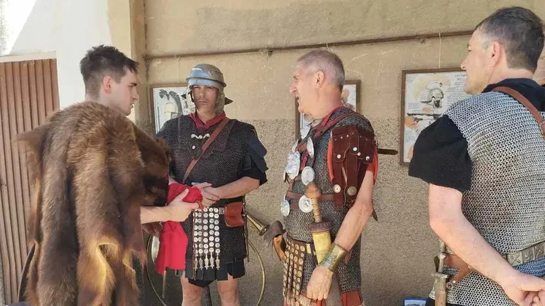 Soldados romanos en Mendigorria durante el Festival Romano de Andelo de 2025. CEDIDA