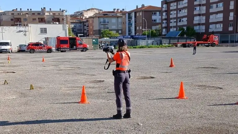 La Polic&iacute;a Foral investiga en el aparcamiento en el que ha aparecido el cuerpo del fallecido. POLIC&Iacute;A FORAL
