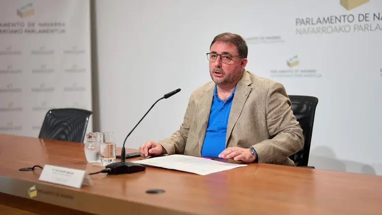 El presidente del Parlamento de Navarra, Unai Hualde, presenta la Memoria de Actividades del Legislativo foral correspondiente al tercer a&ntilde;o de la XI legislatura. MIGUEL OS&Eacute;S / PARLAMENTO DE NAVARRA