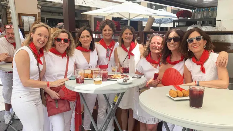 Un grupo de amigas de Pamplona que celebran cada Sanferm&iacute;n como si fuera el &uacute;ltimo. Navarra.com