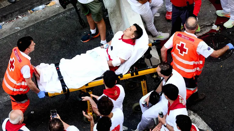 Tercer encierro de San Ferm&iacute;n 2026 con toros de Victoriano del R&iacute;o en el tramo de Telef&oacute;nica. I&Ntilde;IGO ALZUGARAY