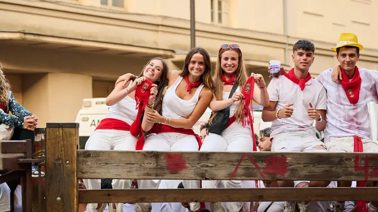 Quinto encierro de San Ferm&iacute;n 2026 con toros de Jos&eacute; Escolar en la curva de Telef&oacute;nica. PABLO LASAOSA