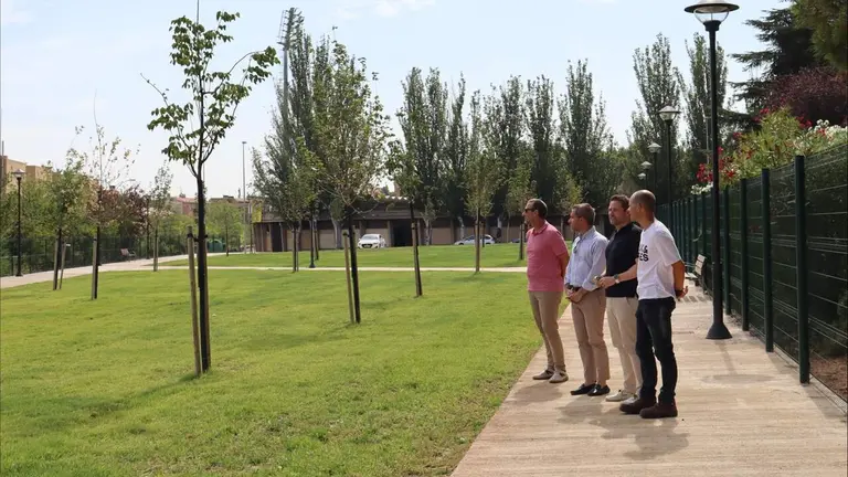 Nueva zona verde en las piscinas de Tudela. AYUNTAMIENTO DE TUDELA