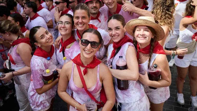 Cohete anunciador de las fiestas de Tudela 2026 en honor a Santa Ana. PABLO LASAOSA
