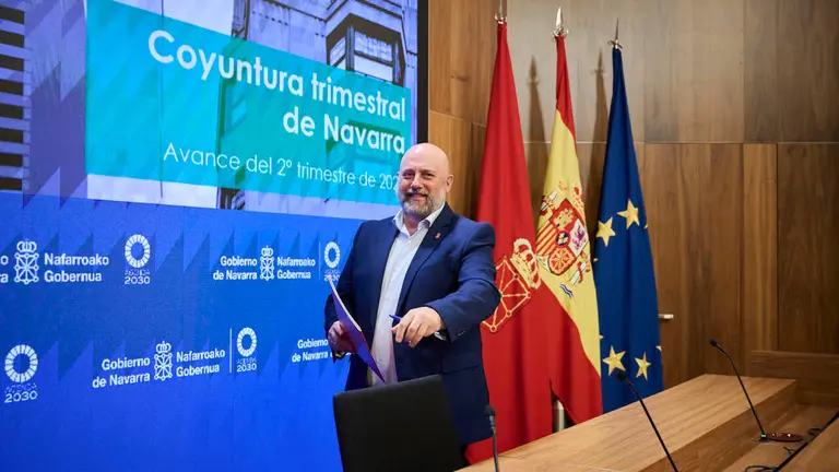 El consejero de Econom&iacute;a y Hacienda, Jos&eacute; Luis Arasti, presenta los datos del PIB correspondientes al segundo trimestre del a&ntilde;o. PABLO LASAOSA