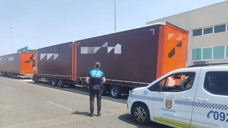 Imagen de los veh&iacute;culos inmovilizados en Tudela. POLIC&Iacute;A LOCAL DE TUDELA