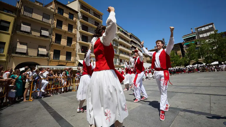 Chupinazo e inicio de las Fiestas de Estella 2026. I&Ntilde;IGO ALZUGARAY