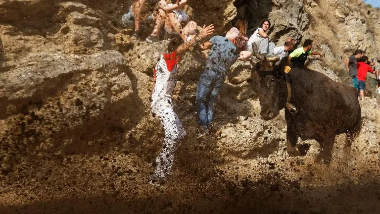 Primer encierro del Pil&oacute;n de Falces. EFE / JES&Uacute;S DIGES