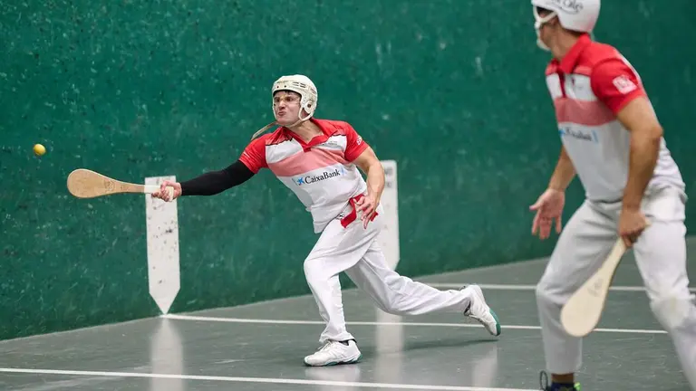 El jugador del Club de Tenis, Mitxel Fernández durante la 53 edición del Torneo del Jamón (1)