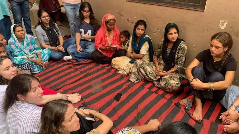 Entrevistas con madres de los ni&ntilde;os de Mera Parivar. CEDIDA