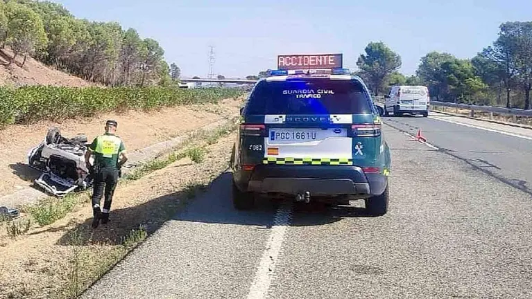 Accidente en la AP-15 atendido por la Guardia Civil.