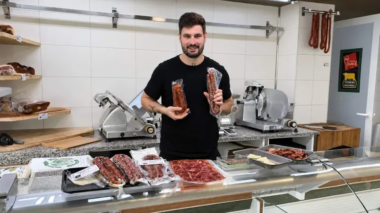 David Fernandez en su carnicer&iacute;a de Pamplona. Navarra.com