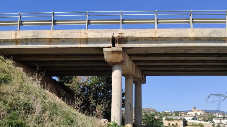 Estado actual del viaducto sobre las v&iacute;as de ADIF en Muruarte de Reta. GOBIERNO DE NAVARRA