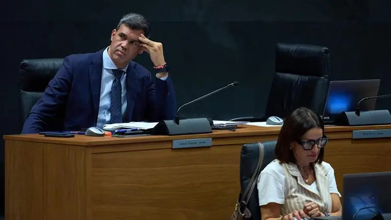 El presidente del PP de Navarra, Javier Garc&iacute;a, durante el debate de la moci&oacute;n. PARLAMENTO DE NAVARRA