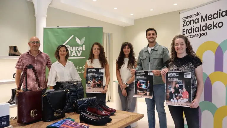 Zapater&iacute;a &Oacute;palo, de Tafalla, es uno de los comercios participantes en la campa&ntilde;a. CONSORCIO ZONA MEDIA