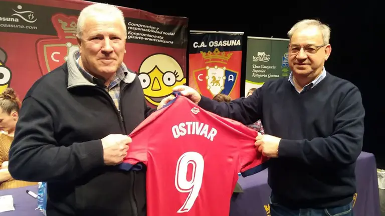 Juan Jesús Ostívar fue homenajeado en marzo de 2018 por la Fundación Osasuna. @CAOsasuna.