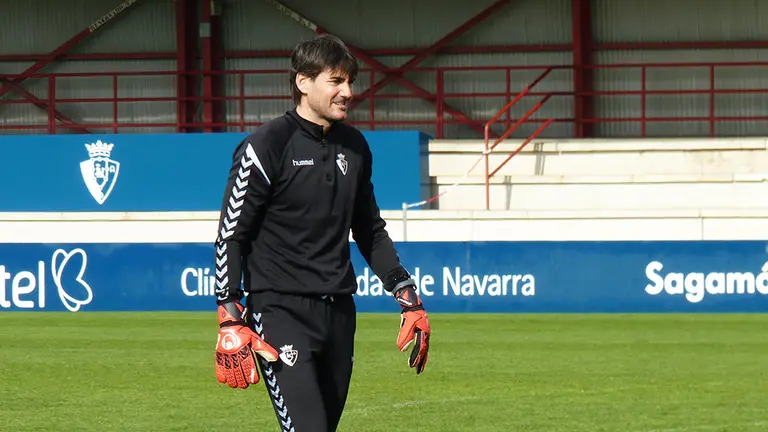 El entrenador de porteros Richard Sanzol, en Tajonar