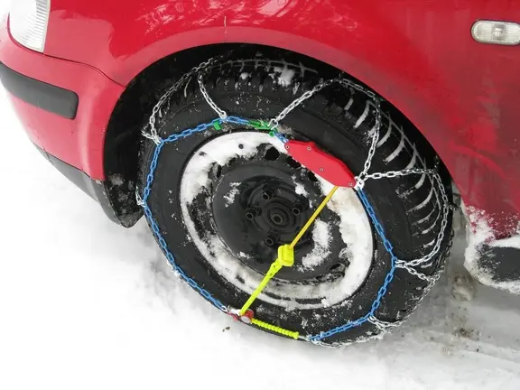 El uso de cadenas o de neumáticos de invierno es obligatorio en la carretera Isaba-Francia
