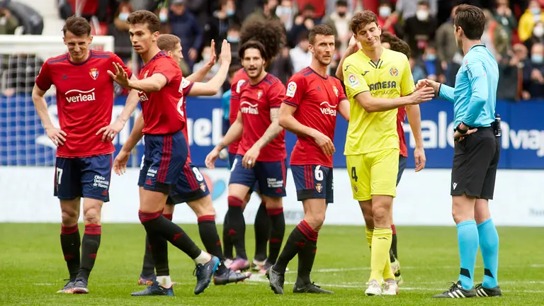Partido entre Osasuna y Villarreal disputado en el estadio de El Sadar. IÑIGO ALZUGARAY