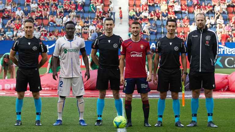 Partido entre Osasuna y Getafe con Muñiz Ruiz. IÑIGO ALZUGARAY