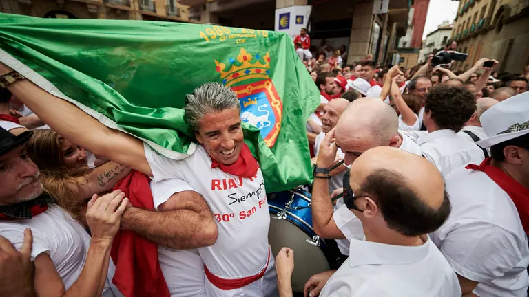 Riau Riau popular desde la Plaza del Ayuntamiento de Pamplona durante San Fermín 2022. PABLO LASAOSA