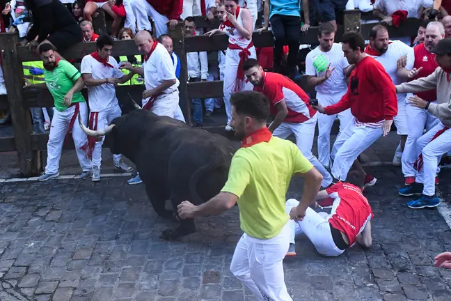 Segundo encierro de San Fermín 2022 con toros de Fuente Ymbro en el tramo de Telefónica. KUKUXUMUXU. Javier Mutilva.