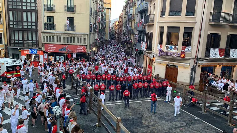 Momentos previos en Estafeta al sexto encierro de los Sanfermines de 2022 con toros de Jandilla.
