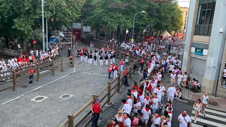 Momentos previos en telefónica al sexto encierro de los Sanfermines de 2022 con toros de Jandilla.