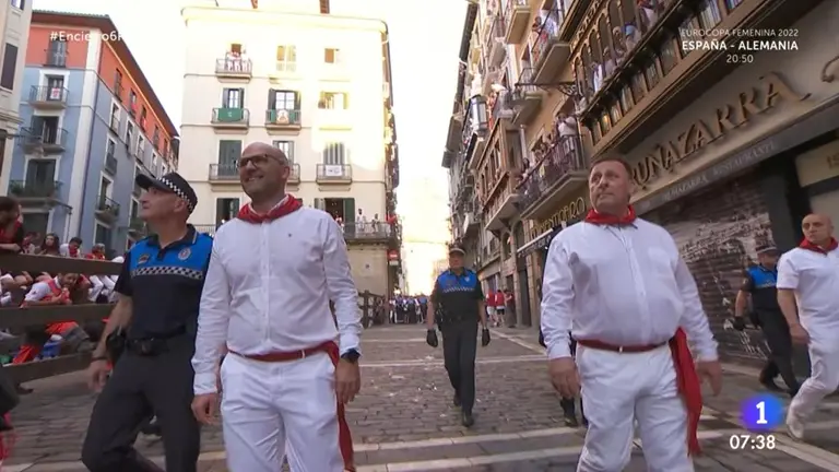 Fernando Aranguren, presidente de la corrida de Jandilla, revisando el recorrido del encierro