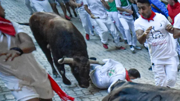 Corneado en el sexto encierro de San Fermín 2022 con toros de la ganadería Jandilla. IRAITZ IRIARTE