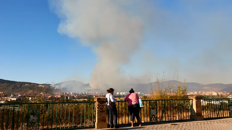 Incendio en el monte San Cristobal. IÑIGO ALZUGARAY