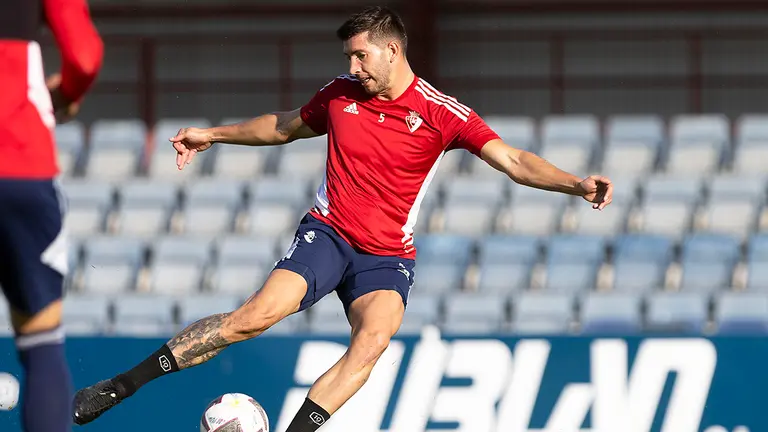 David García en un entrenamiento en las instalaciones de Tajonar. CA Osasuna.