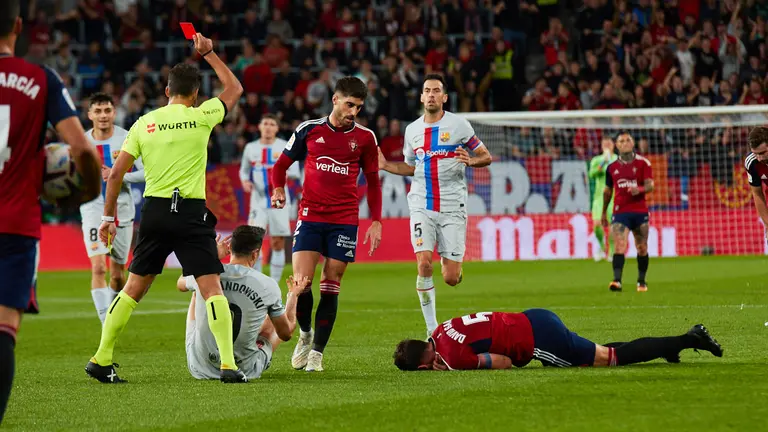 Partido de liga entre Osasuna y FC Barcelona disputado en el estadio de El Sadar. IÑIGO ALZUGARAY