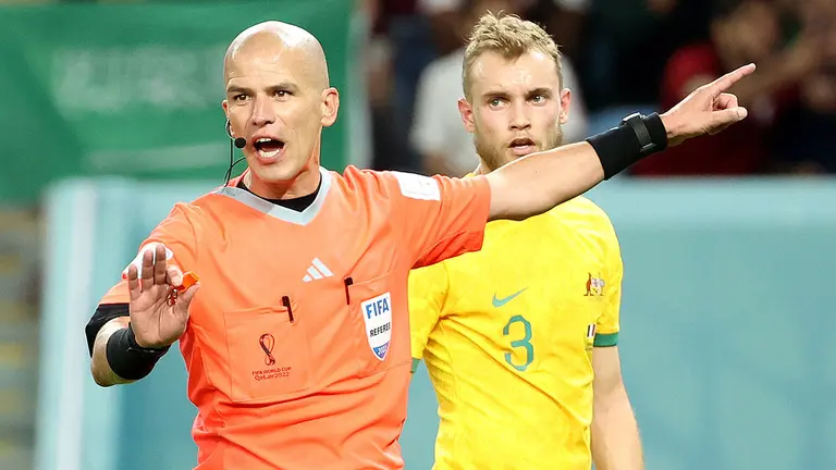 El árbitro sudafricano Víctor Gomes en un Francia - Australia. Photo Jean Catuffe / DPPI. AFP7 / Europa Press.