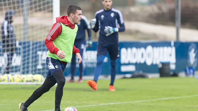 El defensa Diego Moreno debuta como titular en Bilbao. CA Osasuna.