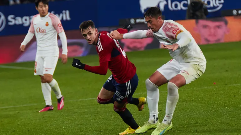 Aimar Oroz en el partido entre CA Osasuna y RCD Mallorca disputado en el estadio de El Sadar. IÑIGO ALZUGARAY