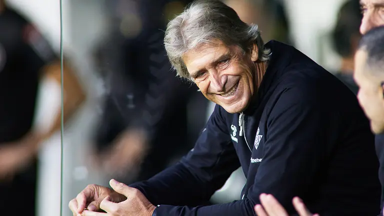 Manuel Pellegrini en el banquillo del Real Betis. Joaquin Corchero / AFP7 / Europa Press.