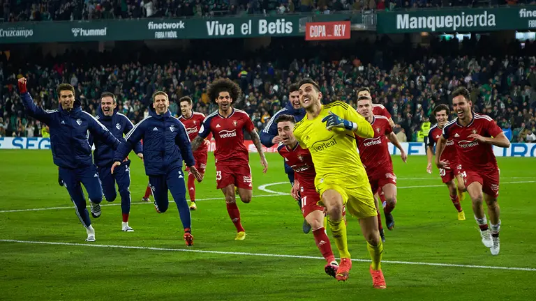 Los jugadores de Osasuna celebran el pase a semifinales ante el Betis. Europa Press.