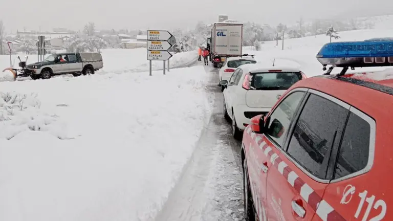 La nieve provoca retenciones cerca de Pamplona. CEDIDA